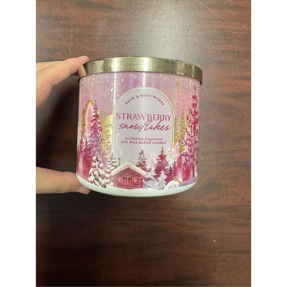 Bath & Body Works Strawberry Snowflake 3 Wick Candle - Picture 1 of 3